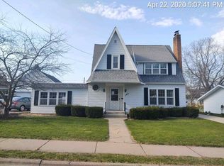 145 E Ontario St, Omro, WI 54963