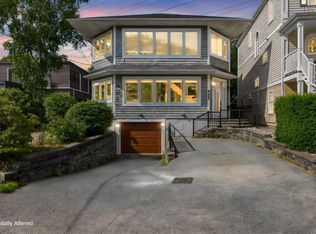 925 Winwick Rd, Halifax, NS B3H4L5