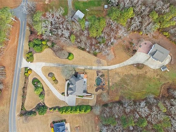 5th image of 590 Arthur Rd