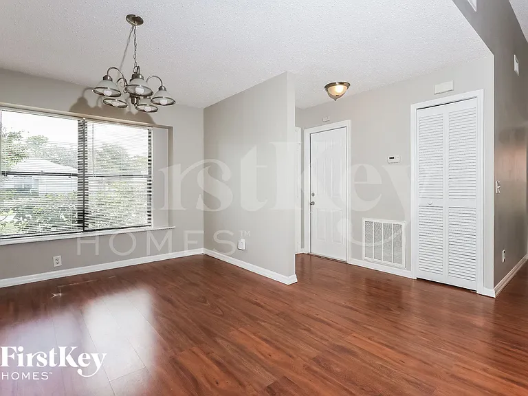 1401 SW Sudder Ave — Photo 5