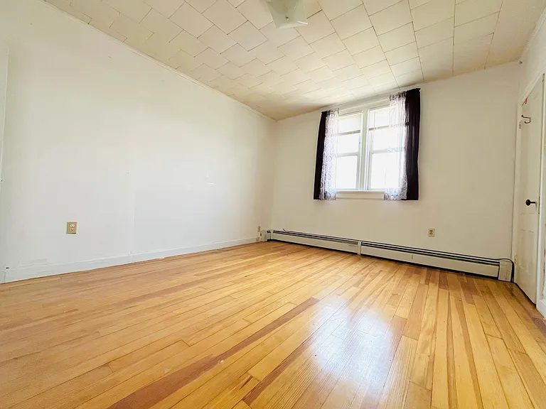160 Penn St #3 — Photo 17