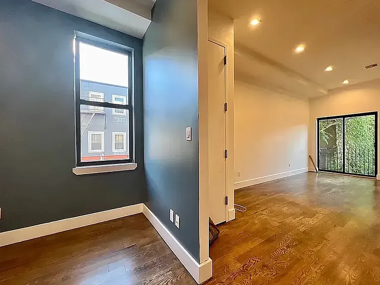 287 Harman St #3R — Photo 5