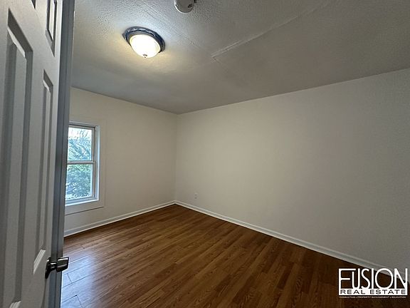 3rd image of 340 Manhattan Dr #1/2