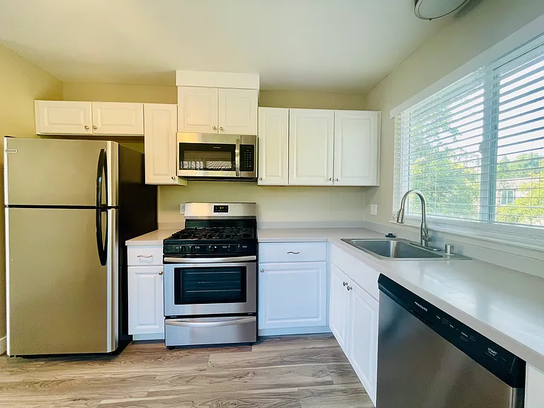 3x1 - 950 SqFt -Kitchen