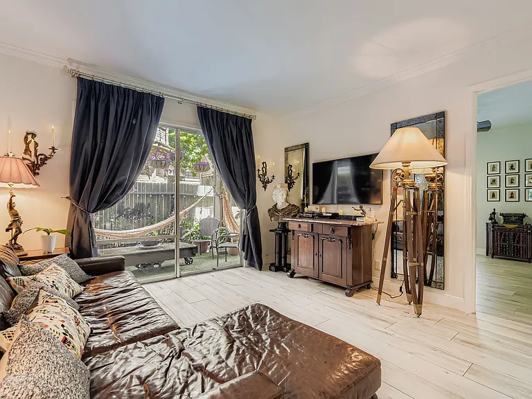 7711 Broadway St #1C — Photo 1