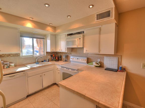 5th image of 3189/3191 Desert View Ct