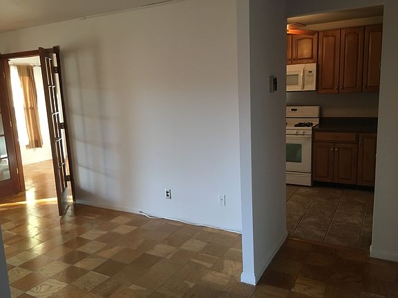4th image of 844 Quince Orchard Blvd #20
