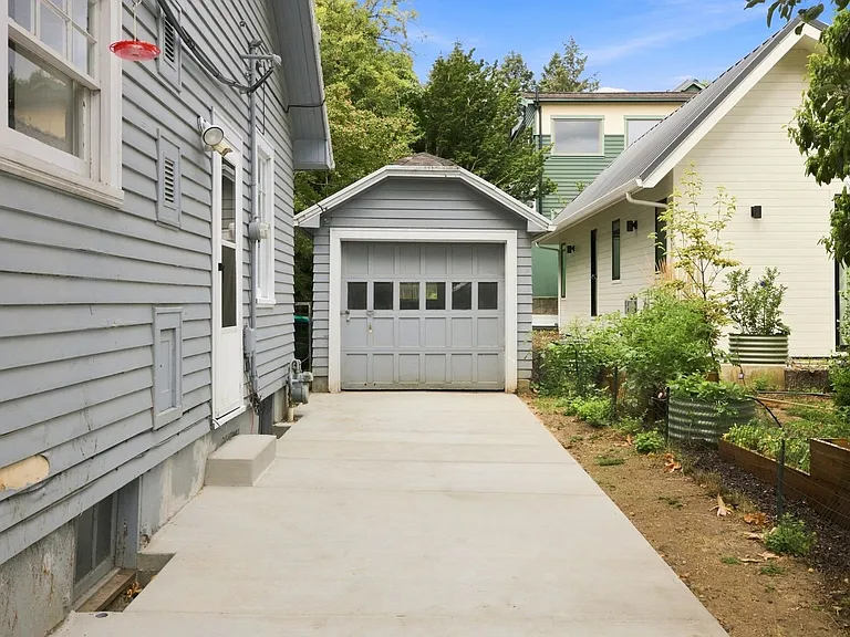 6521 SE 16th Ave — Photo 3