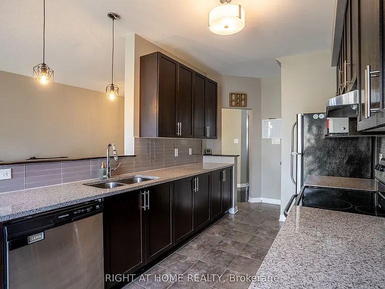 712 Brian Good Ave — Photo 8