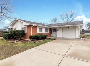 385 Lafayette Ln, Hoffman Estates, IL 60169