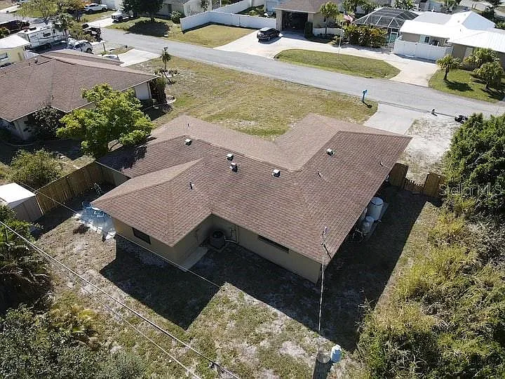 3 bed, 2.0 bath, 1778 sqft, $2,000 — Photo 2