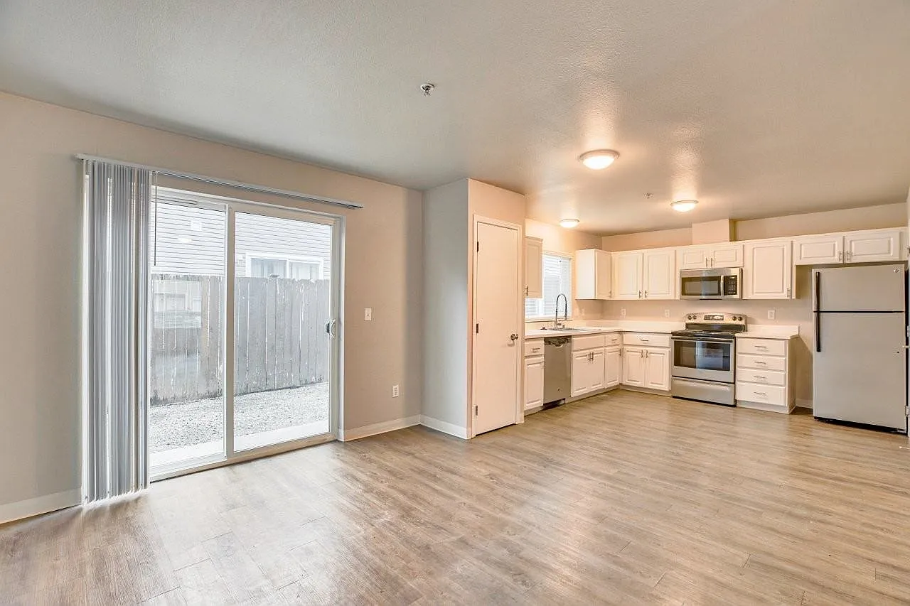 Vanessa View Townhomes — Photo 2