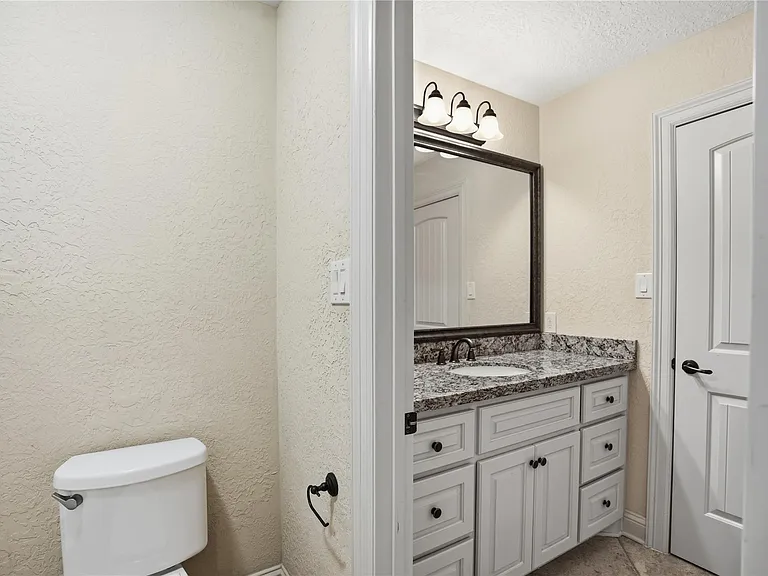536 Stephen F Austin Dr — Photo 25