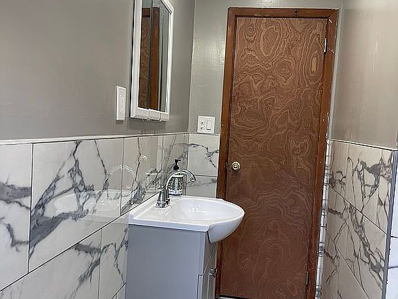 3rd image of 119 Hillcrest Ave