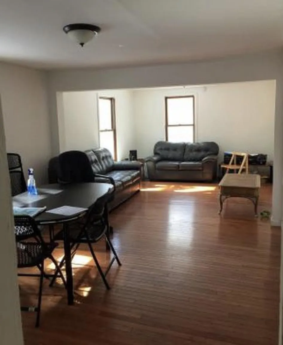 5 bed, 2000 sqft, $3,250 — Photo 4