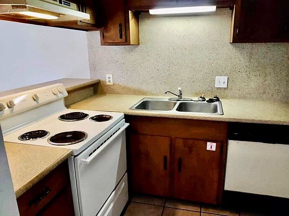 4th image of 801 S Carancahua St APT 2