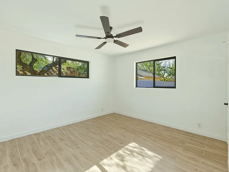 1438 E Sheridan St — Photo 21
