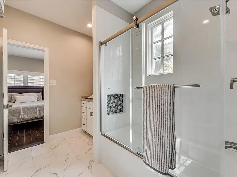 2902 N Pearl St — Photo 25