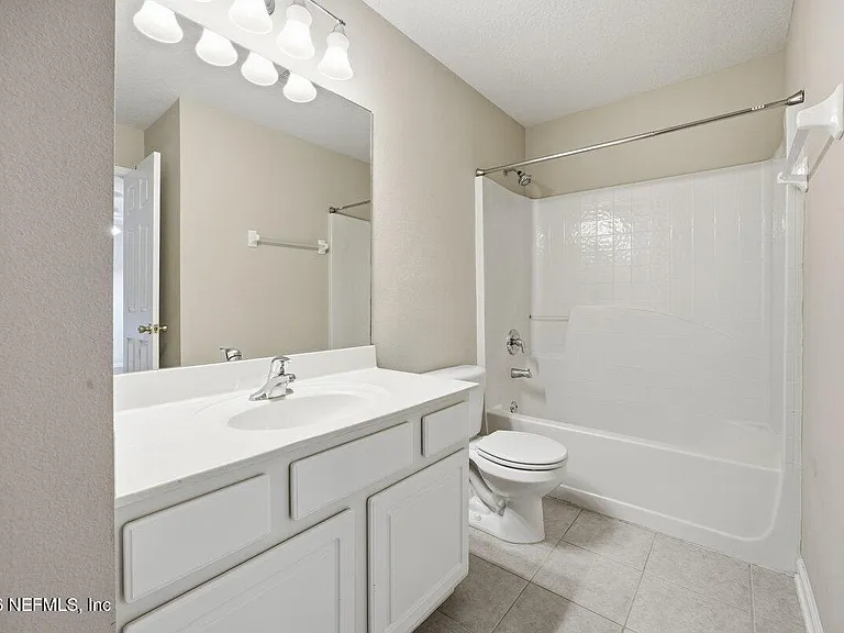 11152 Castlemain Cir S — Photo 15