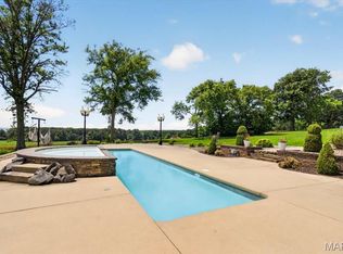 21610 Westview Rd, Carlyle, IL 62231