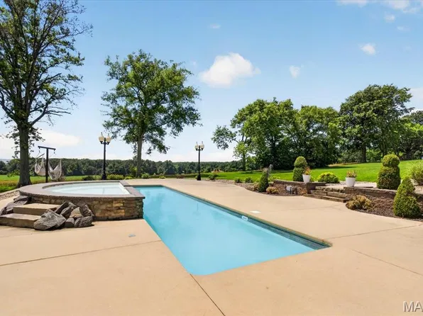 21610 Westview Rd, Carlyle, IL 62231