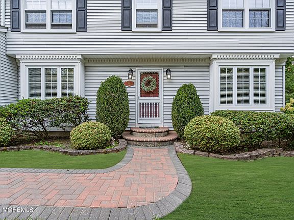 5th image of 611 Weston Drive