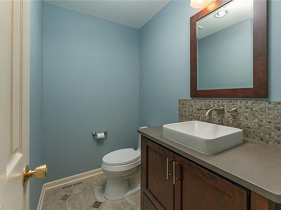 5th image of 19320 Tanglewood Dr