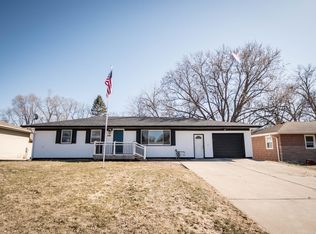 1748 Onacrest Curv, Saint Paul, MN 55117