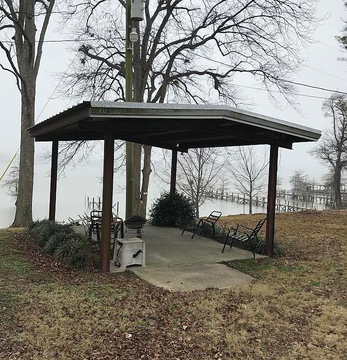 2nd image of 445 Lakehall Rd
