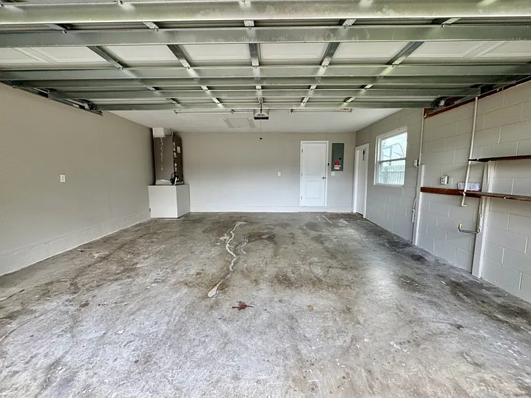 1301 Queen Elaine Dr — Photo 42