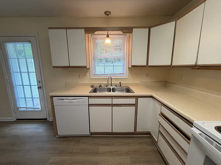 111 McConville Rd #B — Photo 7