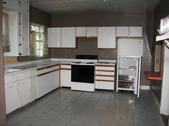 3rd image of 101 N Beaty Ave