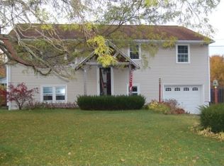 12 Cardin Dr, Halfmoon, NY 12065
