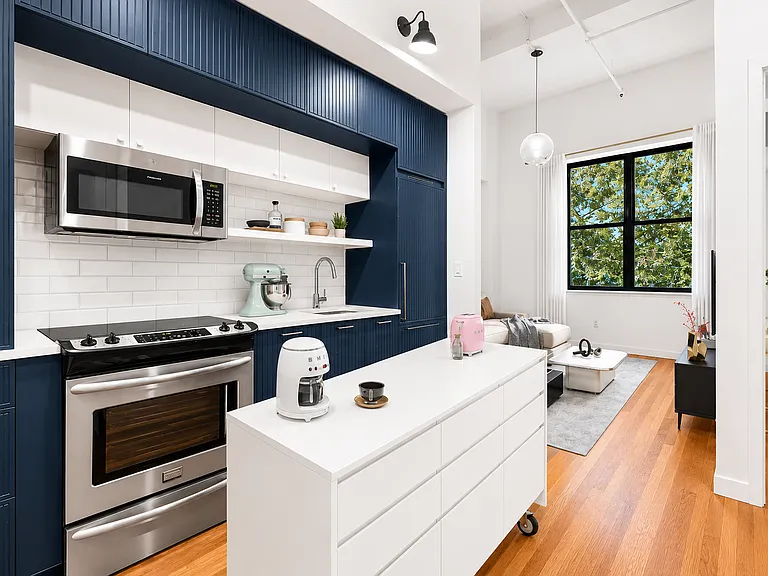 180 Bainbridge St #209 — Photo 3