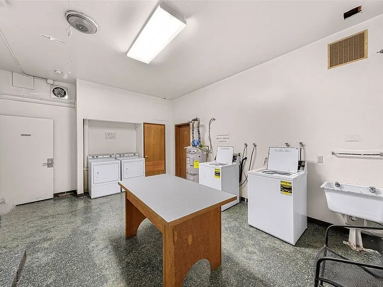 414 Boulevard St #202 — Photo 29
