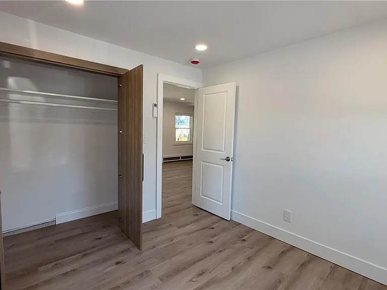 49 Seyfried Ave — Photo 7