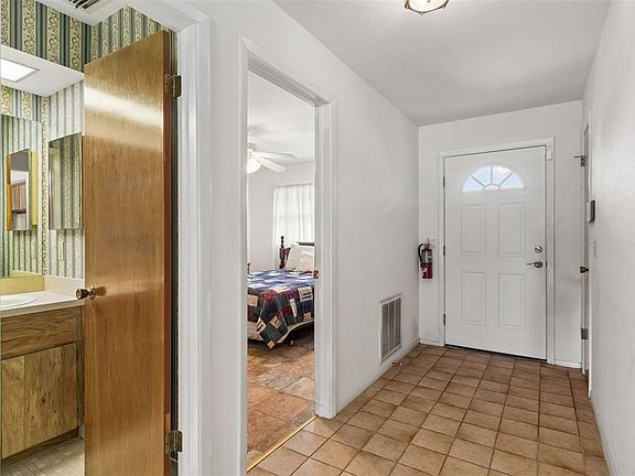 5th image of 7920 Radcliffe Cir