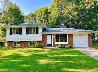 3666 Ridgedale Ln, Lambertville, MI 48144