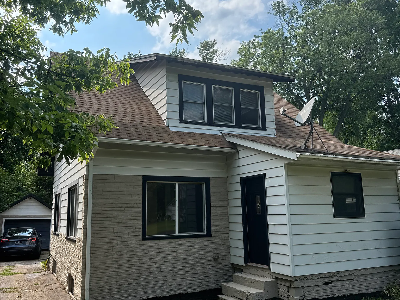 1227 Baker Dr — Photo 2
