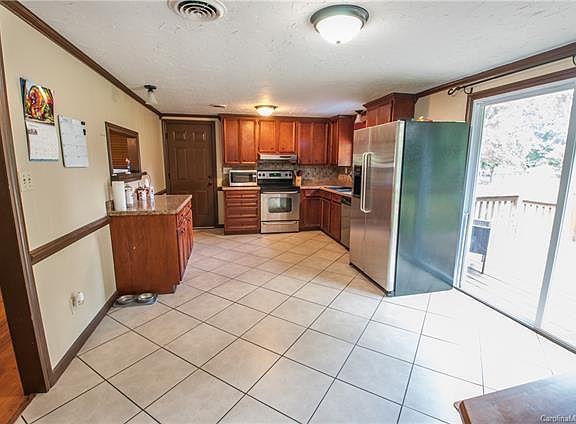 3rd image of 122 Hollowbrook Ct