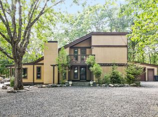 2246 Cramer Rd, Bushkill, PA 18324