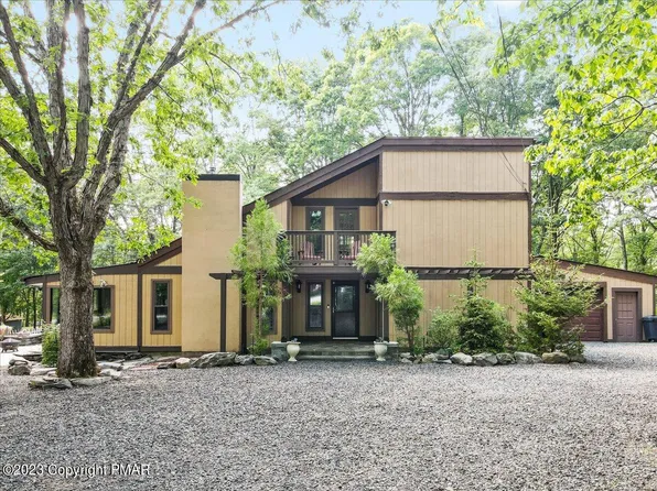 2246 Cramer Rd, Bushkill, PA 18324