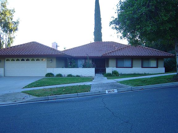 Single-story Canyon Crest