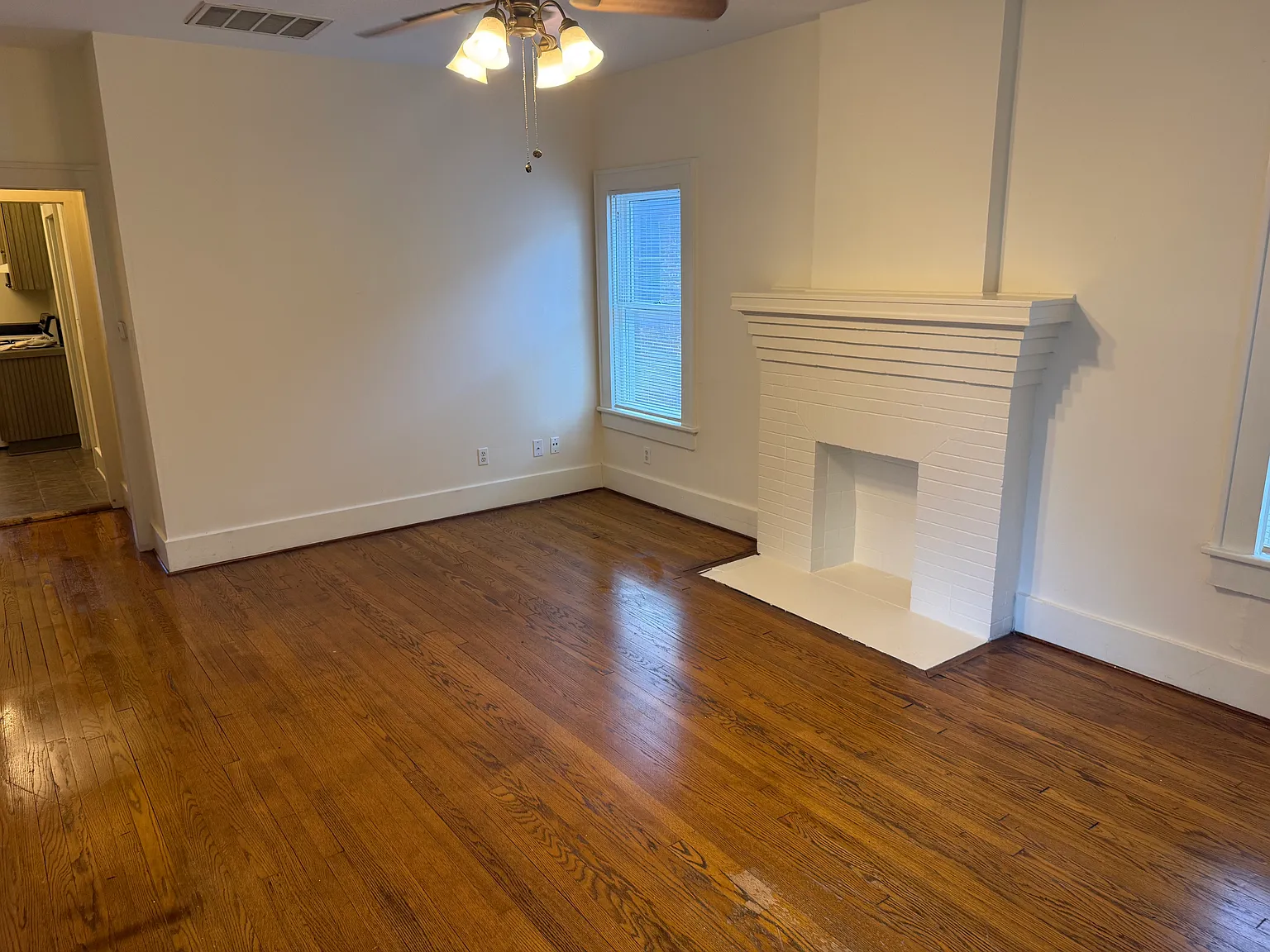 2 bed, 1.5 bath, 975 sqft, $1,550 — Photo 4