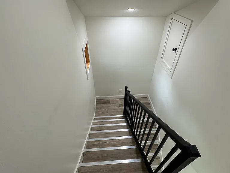 1034 Everett Ave — Photo 5