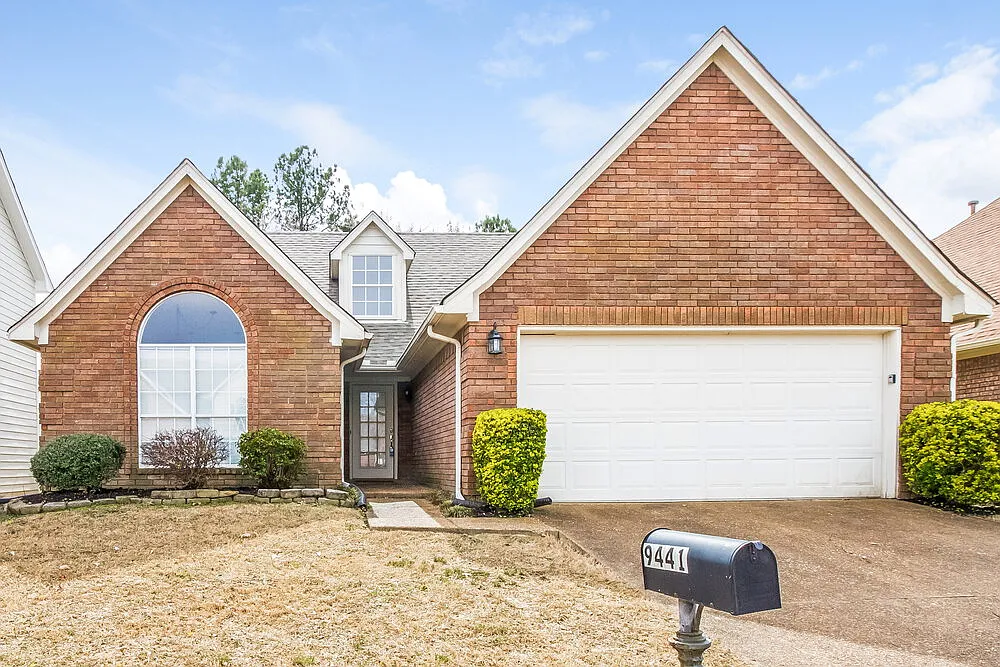 3 bed, 2.0 bath, 1563 sqft, $2,060 — Photo 1