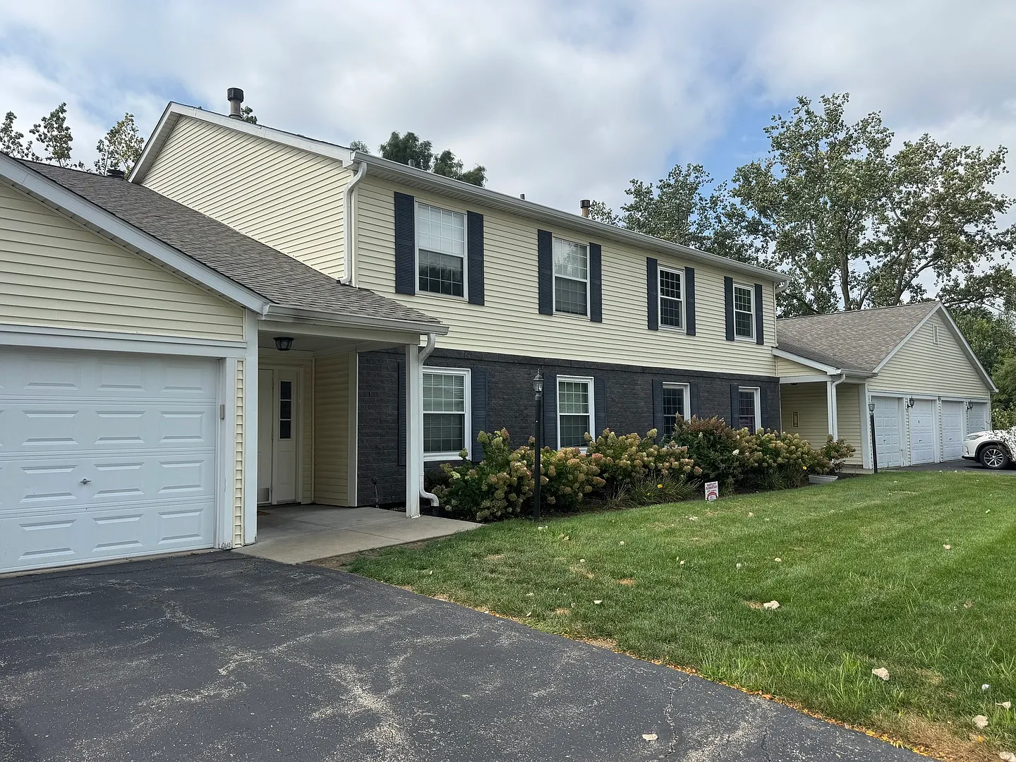 2 bed, 1000 sqft, $2,150 — Photo 2