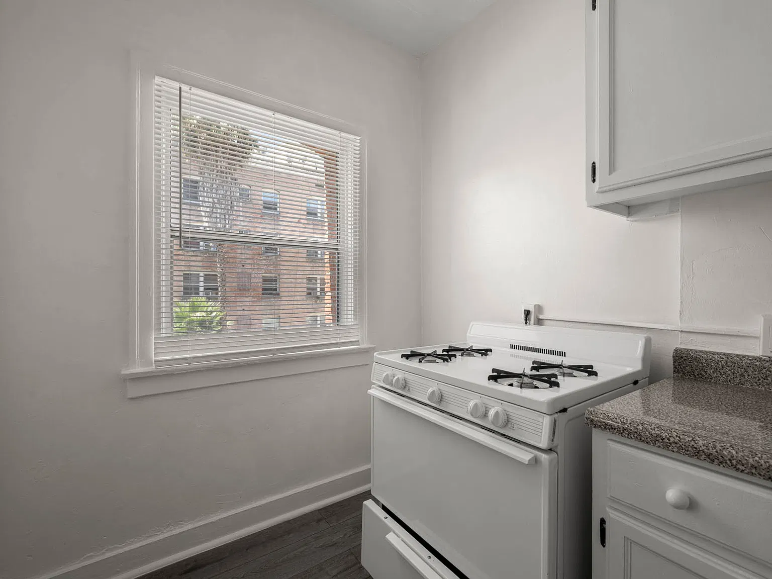 514 Union Dr — Photo 4