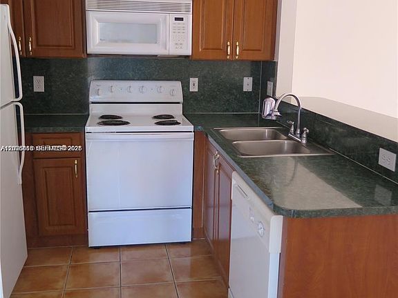 4th image of 6202 NW 116th Pl APT 443