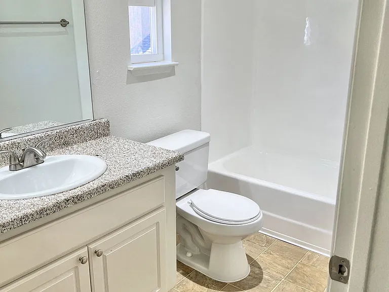 Canyon Crest Views Apartments — Photo 18